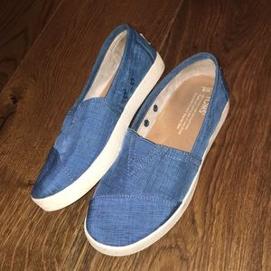 Blue Toms